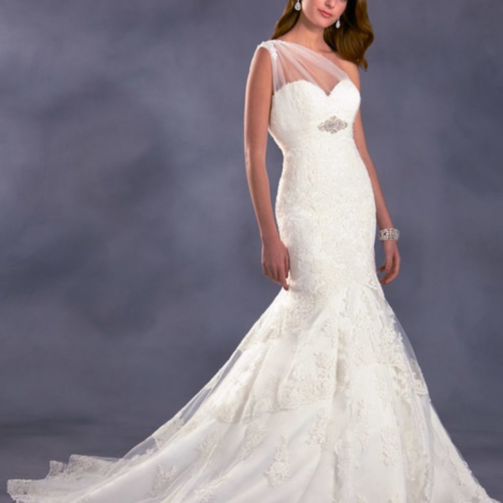 NWT Alfred Angelo Disney Fairytale Wedding Pocahontas Dress Gown 277